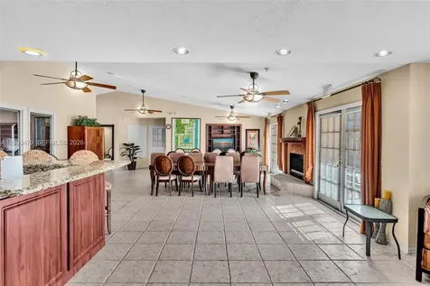 2796 S University Drive Davie FL 33328