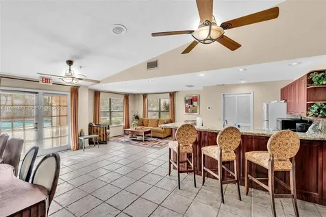 2796 S University Drive Davie FL 33328