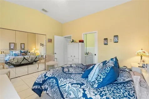 8798 NW 111th Terrace Hialeah Gardens FL 33018