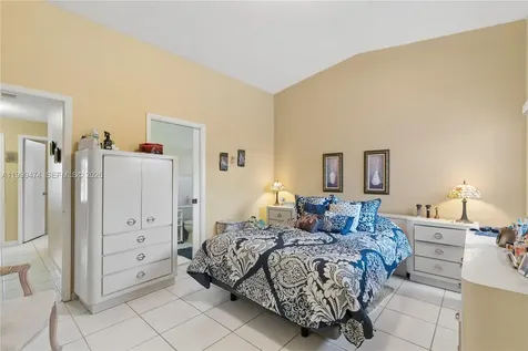 8798 NW 111th Terrace Hialeah Gardens FL 33018