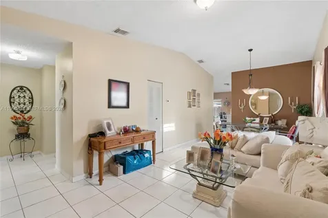 8798 NW 111th Terrace Hialeah Gardens FL 33018