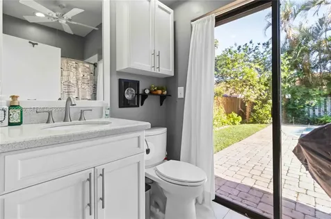 9521 NW 31st Place Sunrise FL 33351