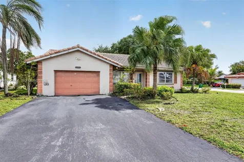 10424 NW 70th Court Tamarac FL 33321