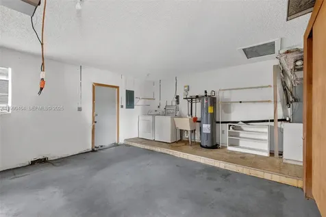10424 NW 70th Court Tamarac FL 33321
