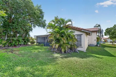 10424 NW 70th Court Tamarac FL 33321