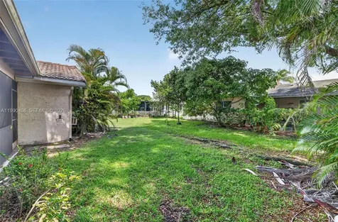 10424 NW 70th Court Tamarac FL 33321