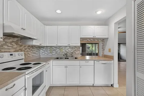 10424 NW 70th Court Tamarac FL 33321