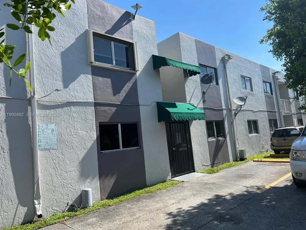 2565 W 56th Street Hialeah FL 33016