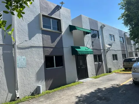 2565 W 56th Street Hialeah FL 33016