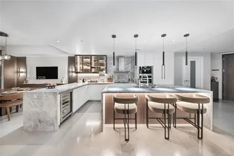 68 SE 6th Street Miami FL 33131