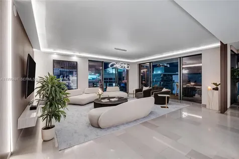68 SE 6th Street Miami FL 33131