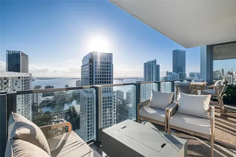 68 SE 6th Street Miami FL 33131