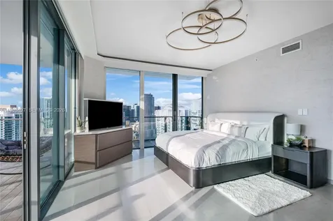 68 SE 6th Street Miami FL 33131