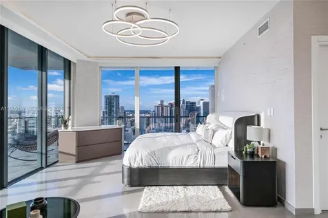 68 SE 6th Street Miami FL 33131