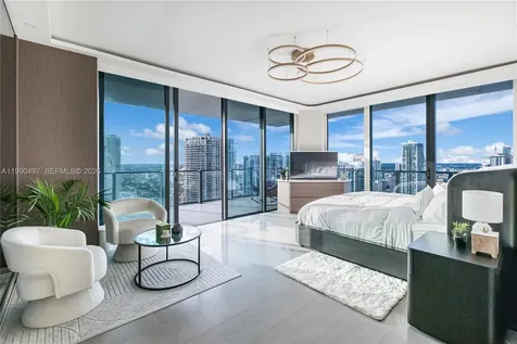 68 SE 6th Street Miami FL 33131