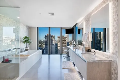 68 SE 6th Street Miami FL 33131