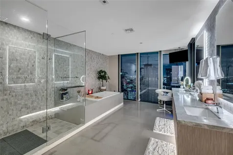 68 SE 6th Street Miami FL 33131