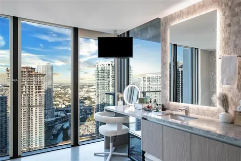 68 SE 6th Street Miami FL 33131