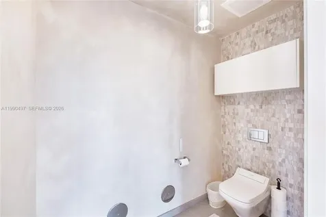 68 SE 6th Street Miami FL 33131