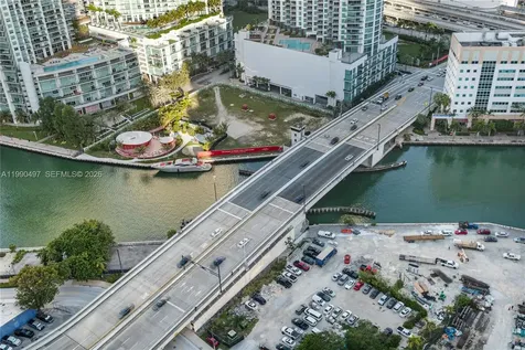 68 SE 6th Street Miami FL 33131