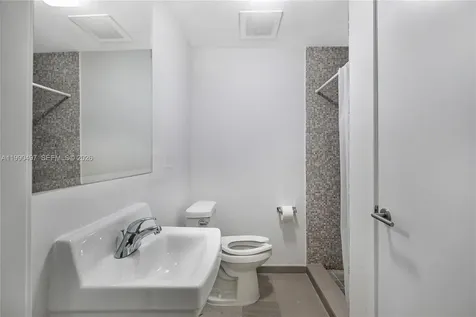 68 SE 6th Street Miami FL 33131