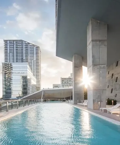 68 SE 6th Street Miami FL 33131