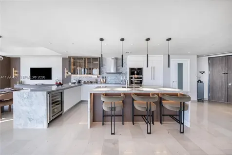 68 SE 6th Street Miami FL 33131