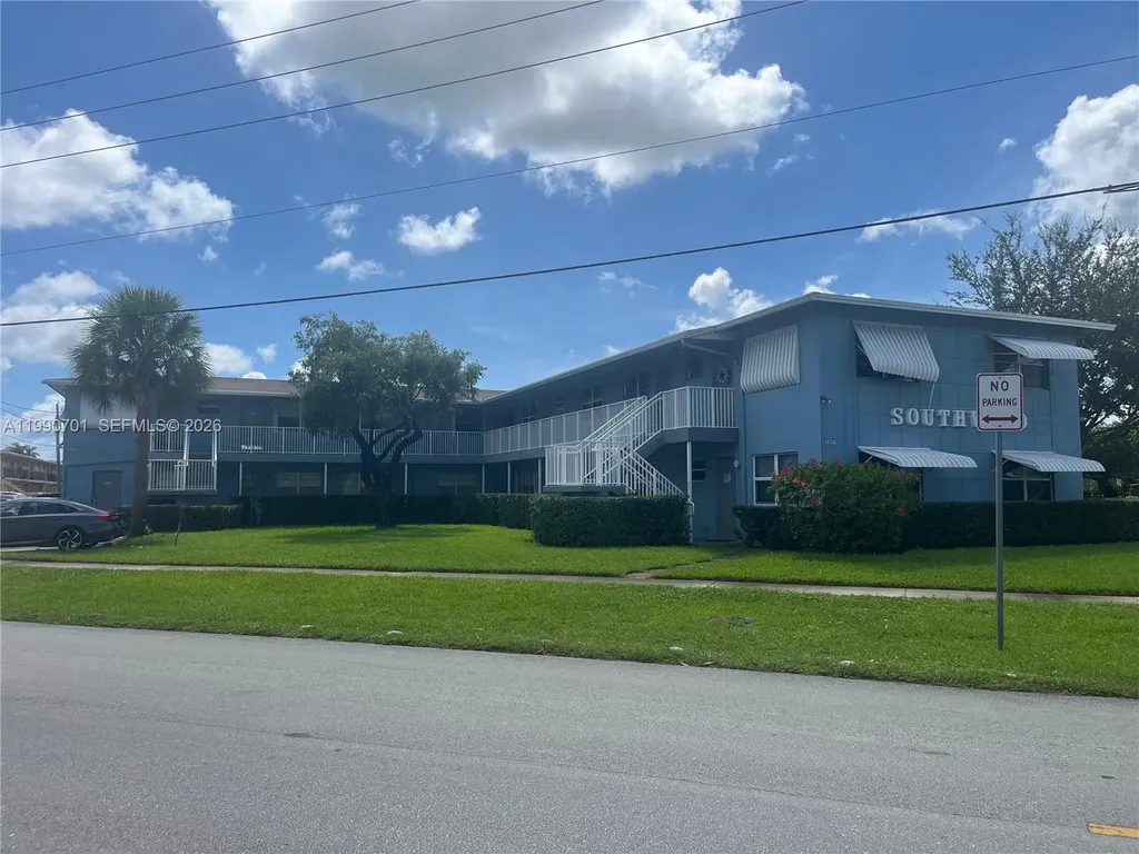 3856 S Cir Drive Hollywood FL 33021