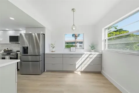800 SW 125th Way Pembroke Pines FL 33027