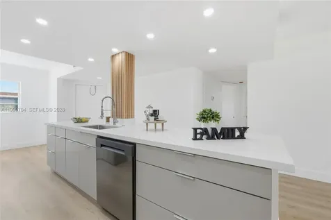 800 SW 125th Way Pembroke Pines FL 33027
