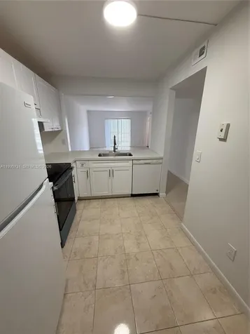 860 NE 207th Terrace Miami FL 33179