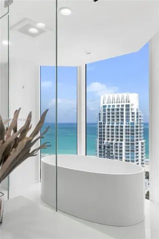 300 S Pointe Drive Miami Beach FL 33139