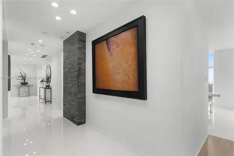300 S Pointe Drive Miami Beach FL 33139