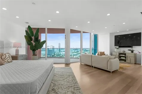300 S Pointe Drive Miami Beach FL 33139