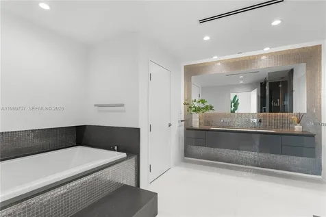 300 S Pointe Drive Miami Beach FL 33139