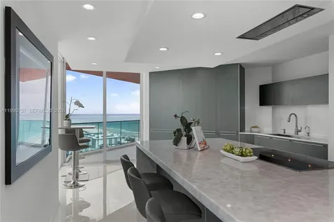 300 S Pointe Drive Miami Beach FL 33139