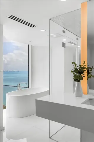 300 S Pointe Drive Miami Beach FL 33139