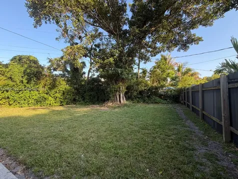 2210 NE 170th Street North Miami Beach FL 33160