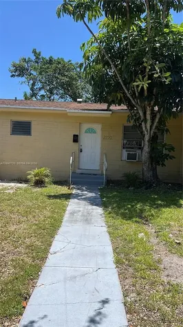 2210 NE 170th Street North Miami Beach FL 33160