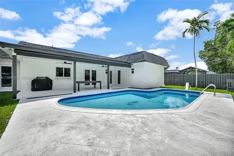 1431 NW 70th Avenue Plantation FL 33313