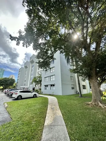 9001 SW 77th Avenue Miami FL 33156