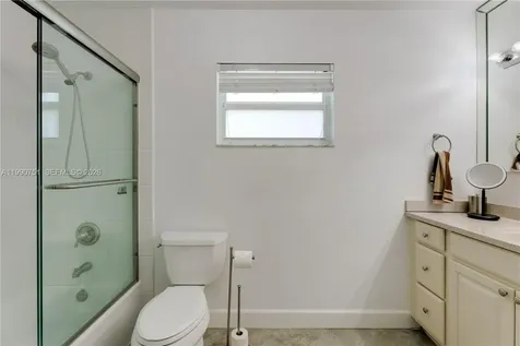 9014 SW 163rd Terrace Palmetto Bay FL 33157