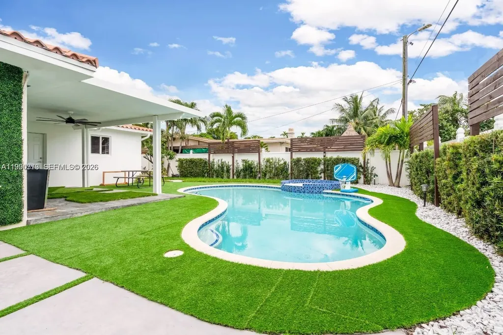 1040 N Royal Poinciana Boulevard Miami Springs FL 33166