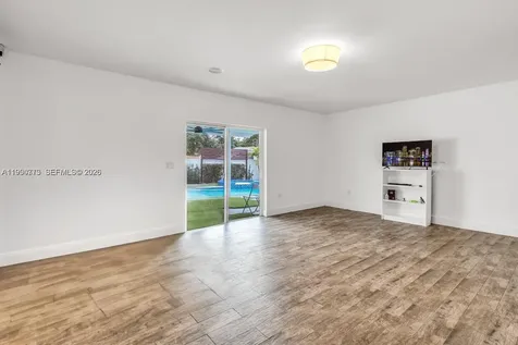 1040 N Royal Poinciana Boulevard Miami Springs FL 33166