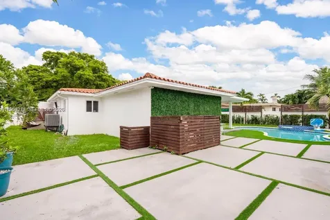 1040 N Royal Poinciana Boulevard Miami Springs FL 33166