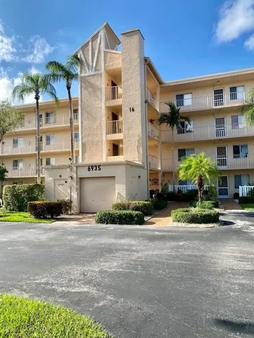 6935 Huntington Lane Delray Beach FL 33446