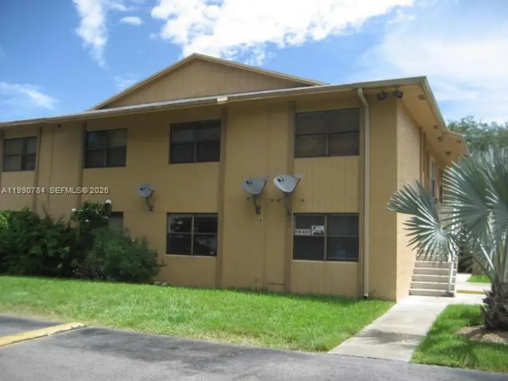 15328 SW 72 Street Miami FL 33193