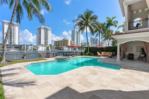 1495 Windjammer Way Hollywood FL 33019