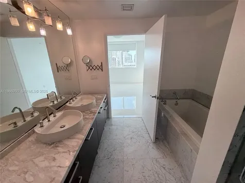 244 Biscayne Boulevard Miami FL 33132