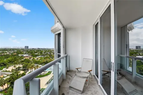 21150 Point Place Aventura FL 33180